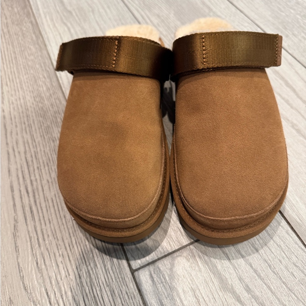 Ugg Goldenstar Cozy Clogs Women